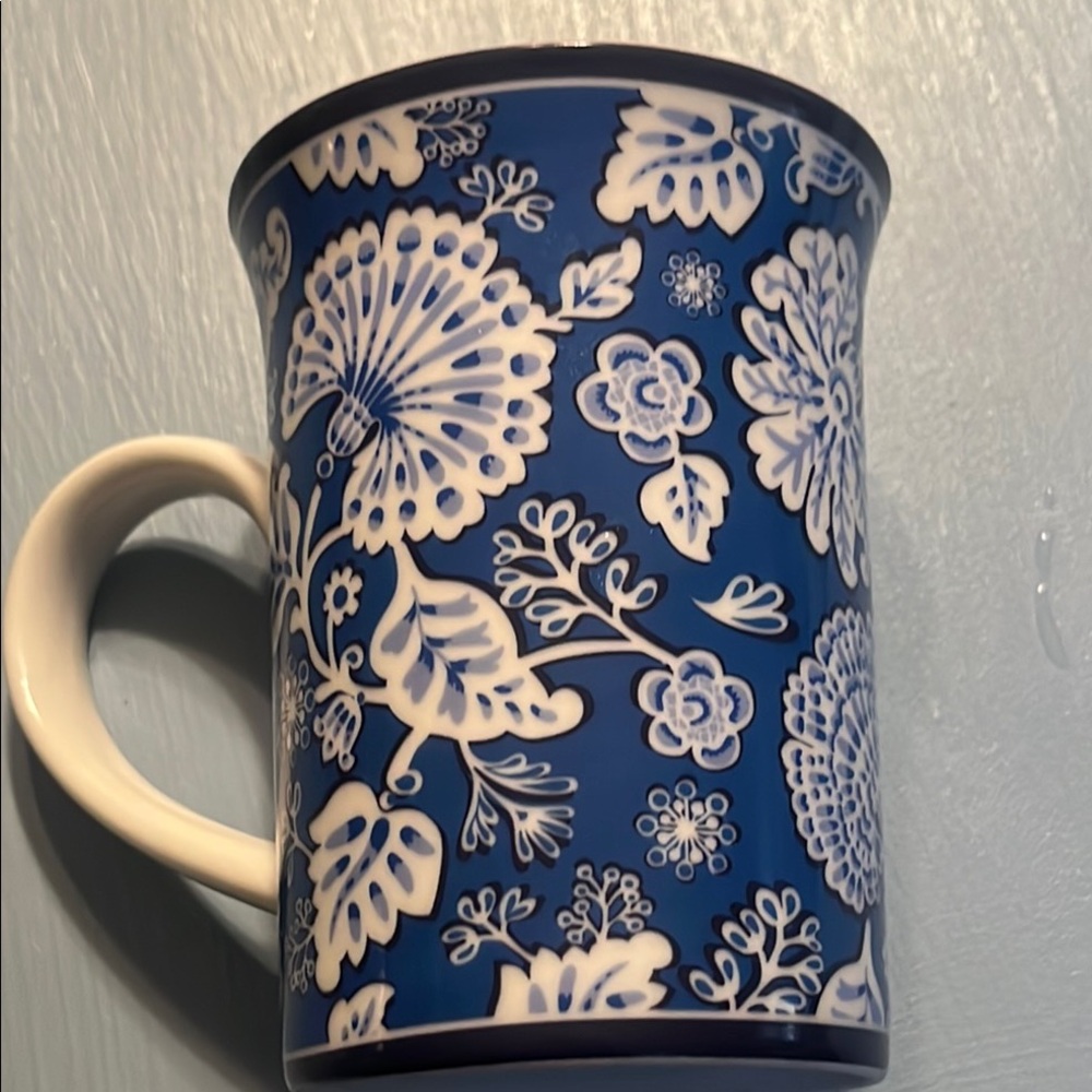 Vera Bradley Blue Lagoon Mug with Lid - Picture 5 of 5